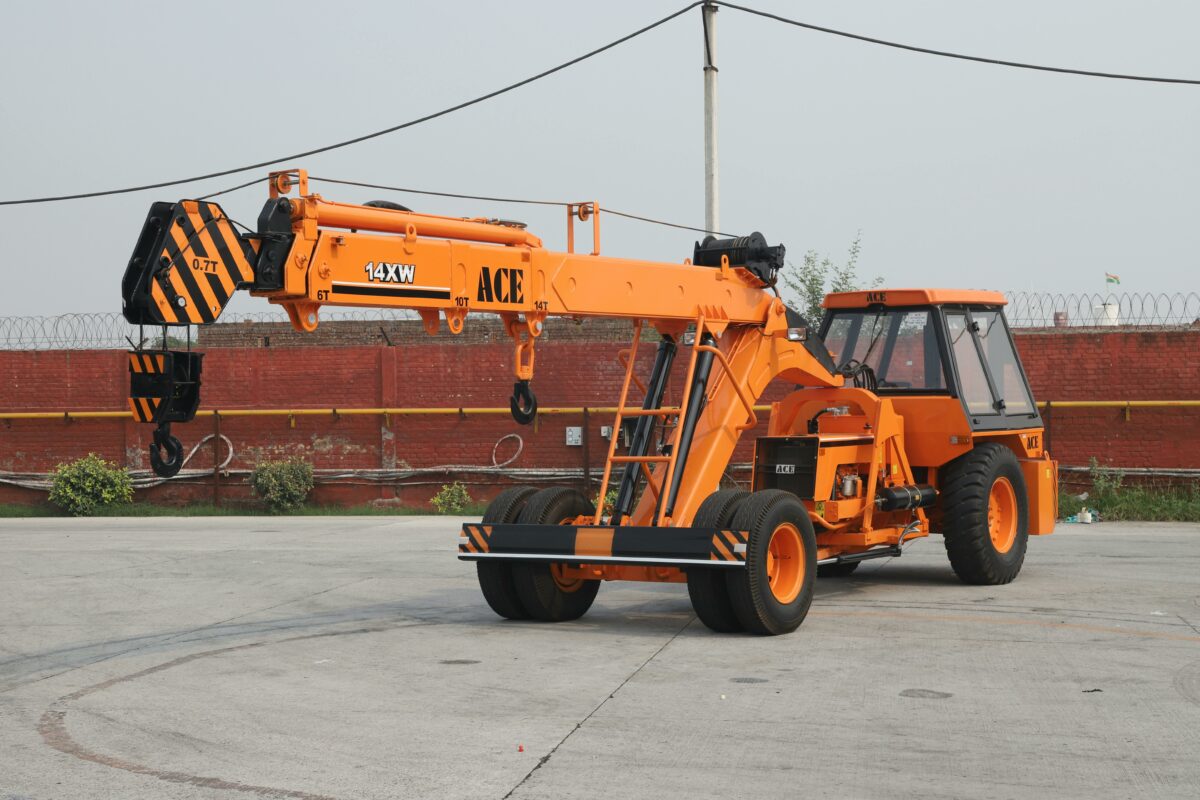 What You Need to Know About Cleveland Crane Rental Options